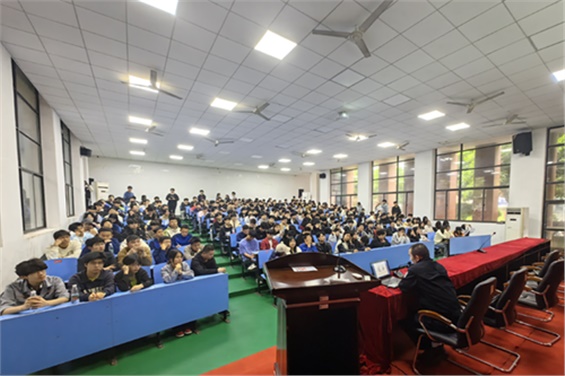 爱体育·(中国)官方网站举行4.15国家安全教育活动暨2024年上学期法治讲座