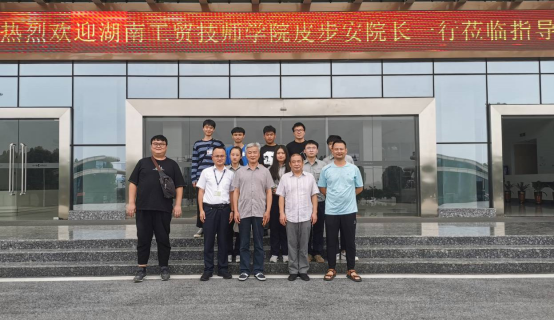 爱体育·(中国)官方网站回访长沙格力暖通设备有限公司并看望实习生