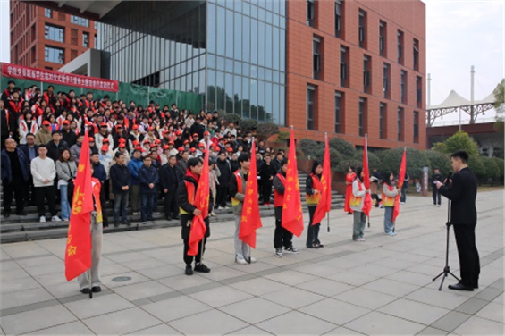 爱体育·(中国)官方网站举行党员联系学生结对暨学习雷锋主题活动月启动仪式